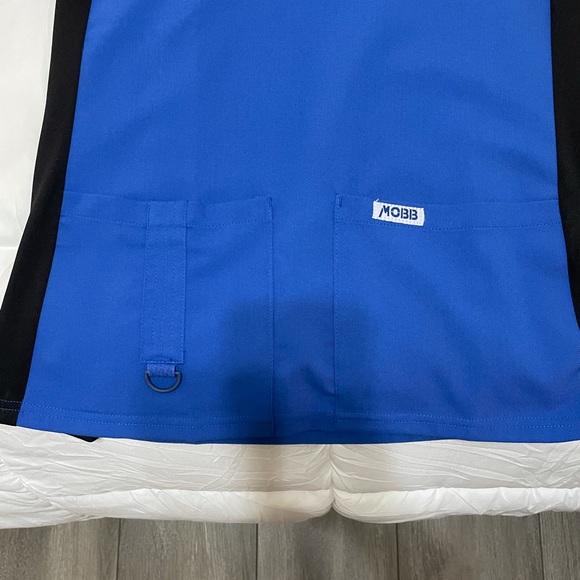 MOBB Scrub Top - Picture 2 of 4